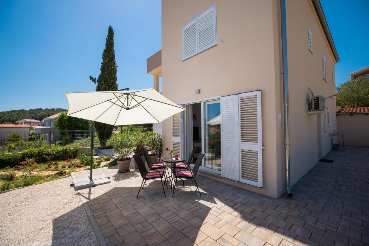 Apartmani Lelu Pridraga Exterior foto